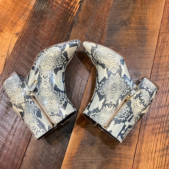 Cole Haan Grand EVA Embossed Leather Snake Print Ankle Boots Women’s 8.5 - Picture 5 of 8